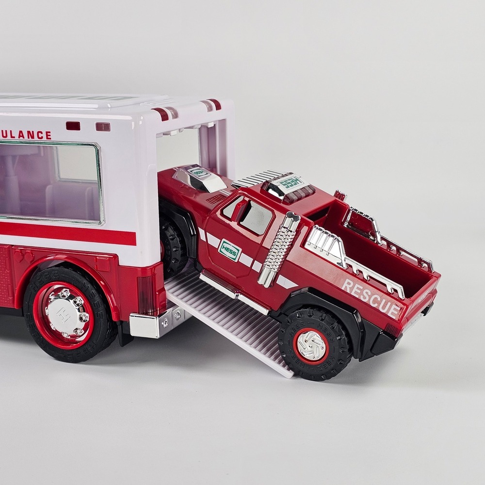 New 2020 Hess Ambulance and Rescue Truck Set with Lights and Sounds Original Box - Picture 10 of 16